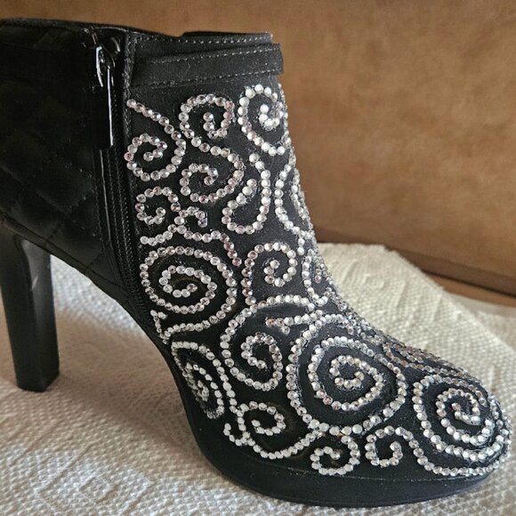 Gorgeous Pair of Black Booties - Picture 3 of 6